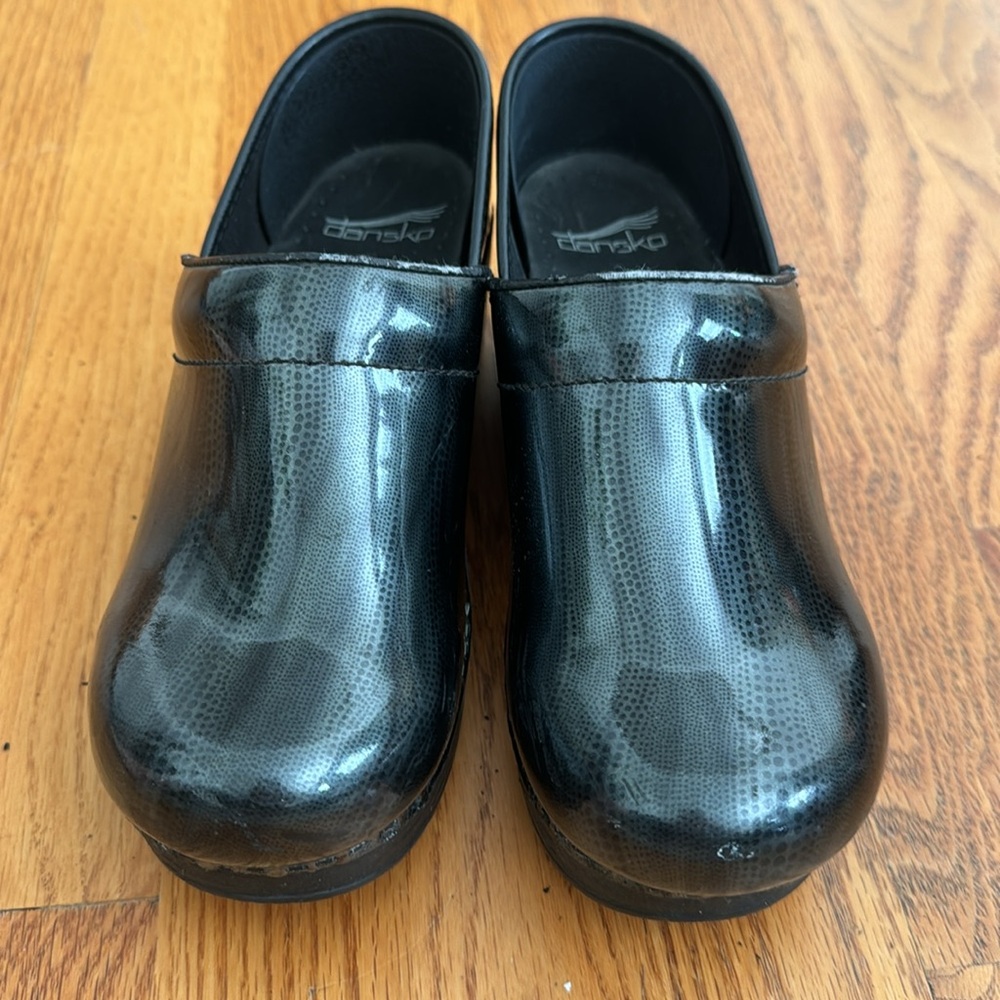 Dansko Clog Black With Grey Print - image 7